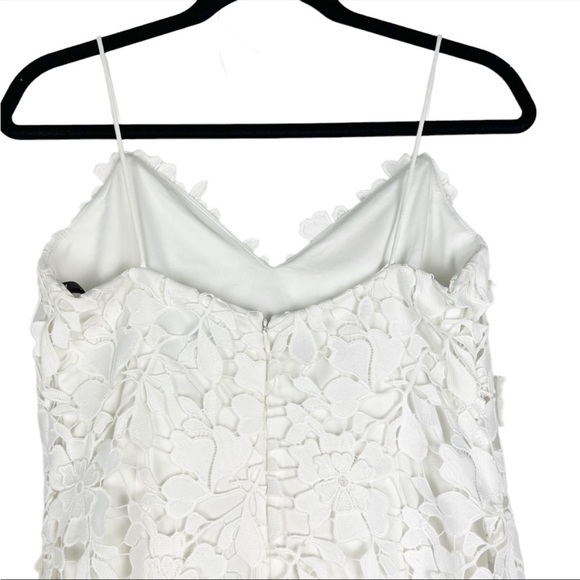 Vera Wang White Embroidered Lace
Dress 6 - Picture 8 of 12